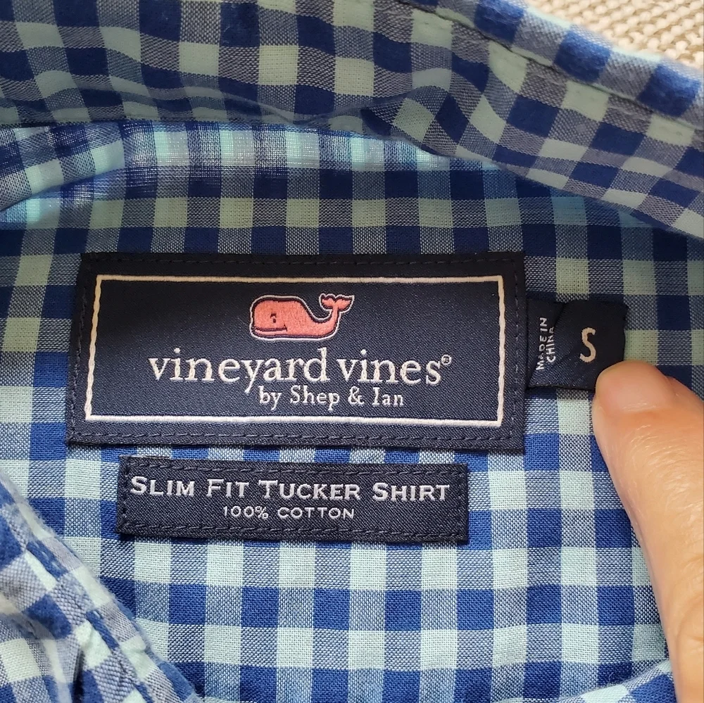 Vineyard Vines Slim Fit Tucker Shirt.  Size Small